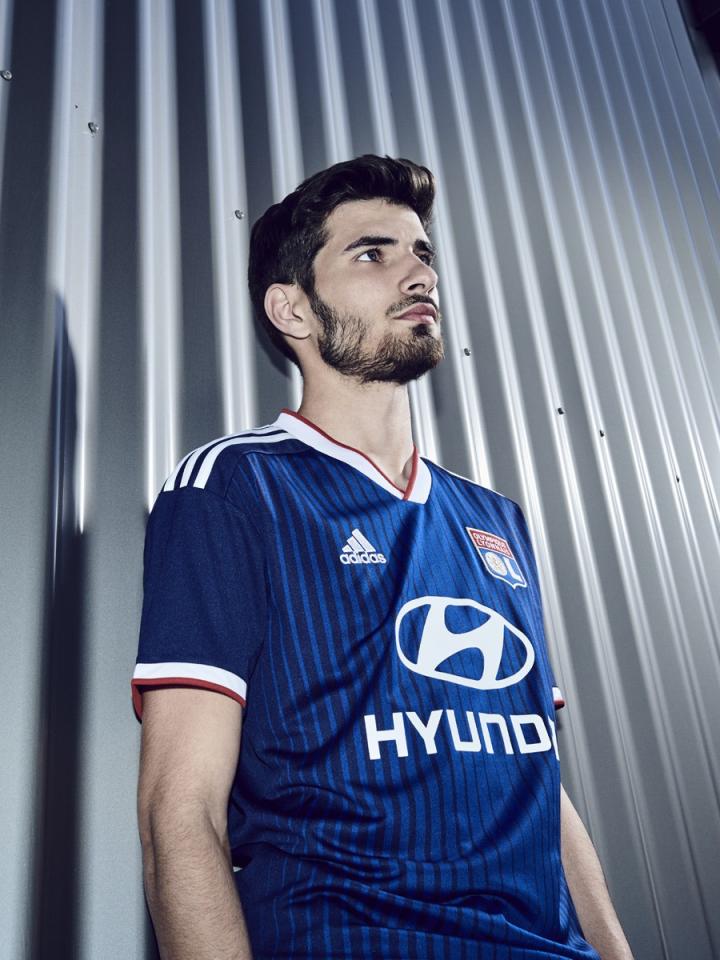 lol官方-关于巴黎圣日耳曼内部会议纪要流出——清晨调整名单，荷甲使命明确，球队文化再被提及的信息