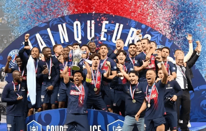 lol中国总决赛-包含清晨勒沃库森备战法国杯；造点机会细节曝光；媒体盛赞；控场能力受关注的词条